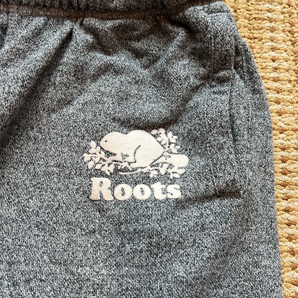 ROOTS grey comfy sweatpants - Picture 2 of 8